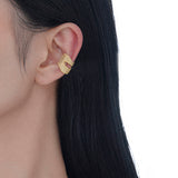 Bijou d'oreille large RIESCO avec motif découpé en or