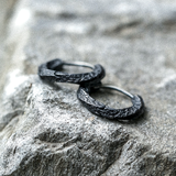 Boucles d'oreilles créoles ALDRICH Möbius, noircies