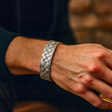 ALISA S925 Silver cuff with braided pattern – robust and modern