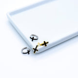 Boucles d'oreilles créoles croix SADIE en argent 925 et vernis noir