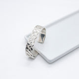 ALISA S925 Silver cuff with braided pattern – robust and modern