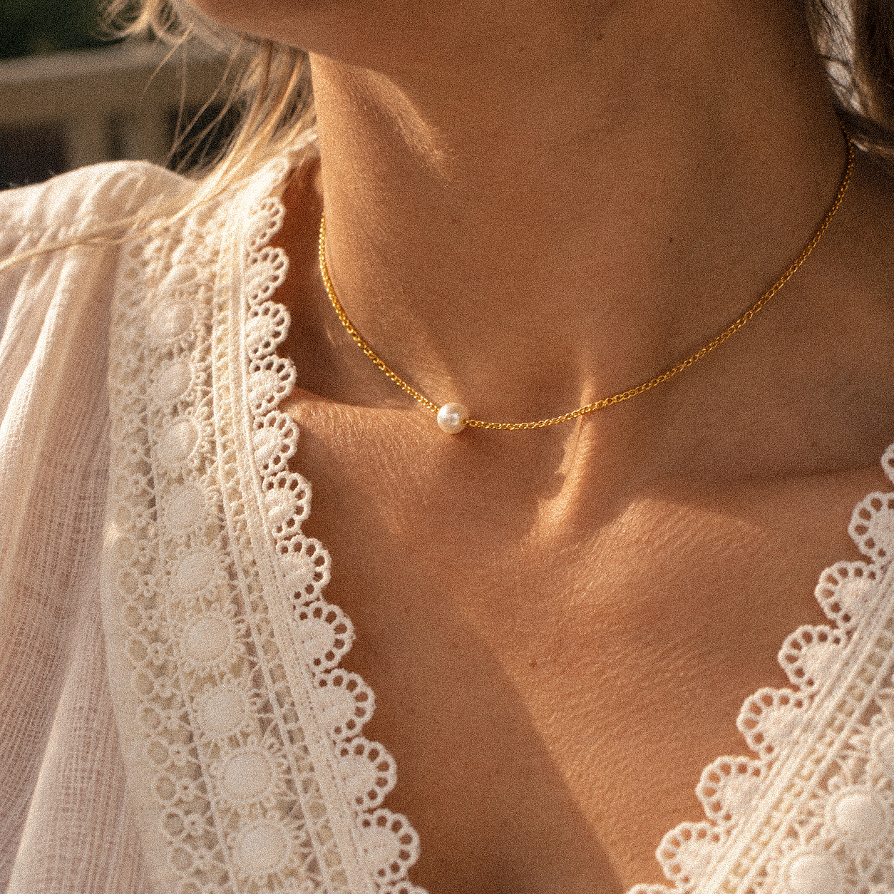 'Jolin' gold curb chain with pearl pendant made of 925 sterling silver