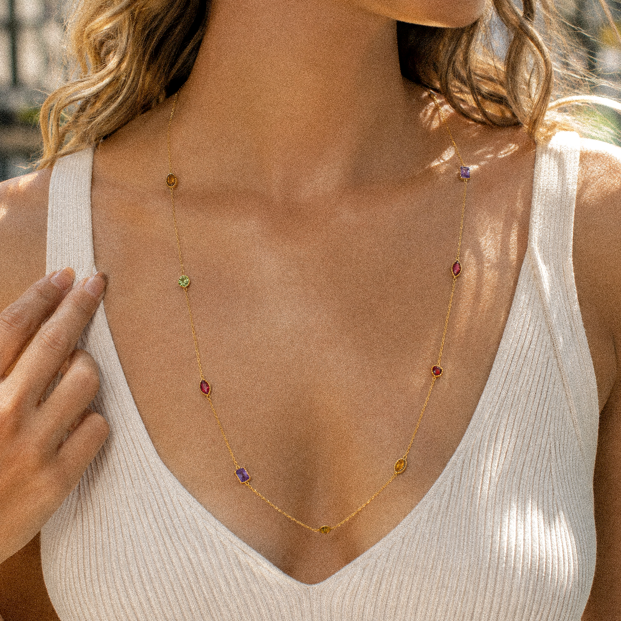 NOELLE Lange Goldkette mit bunten Steinen - 925 Silber